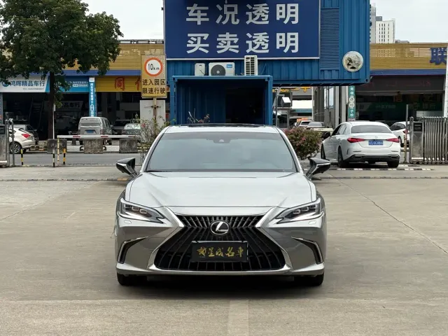 Lexus ES — Фото автомобиля 2