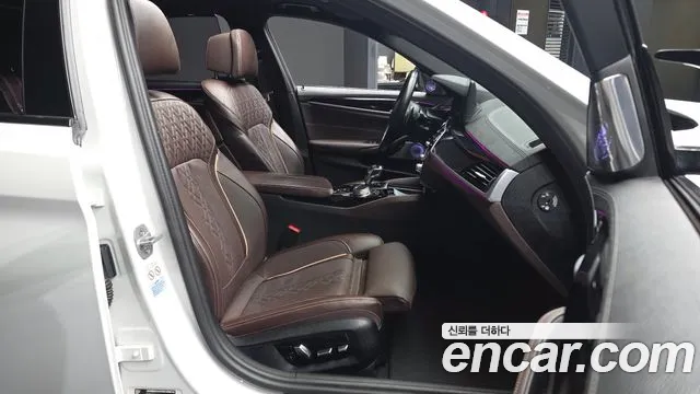BMW 5 Series G30 — Фото автомобиля 17
