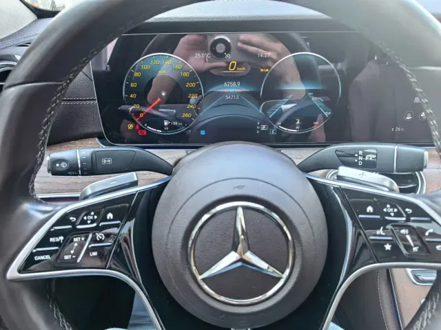Mercedes-Benz E-Class — Фото автомобиля 6