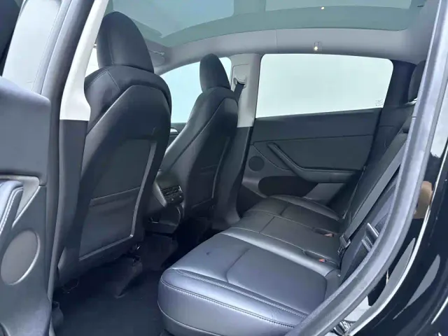 Tesla Model Y — Фото автомобиля 19