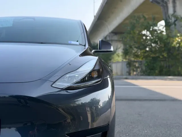 Tesla Model Y — Фото автомобиля 23
