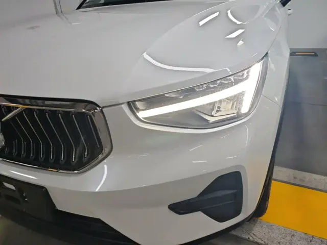 Volvo XC40 — Фото автомобиля 23