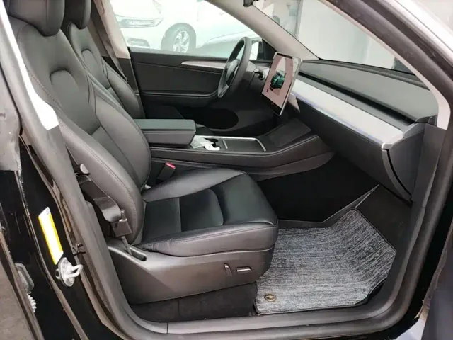 Tesla Model Y — Фото автомобиля 24