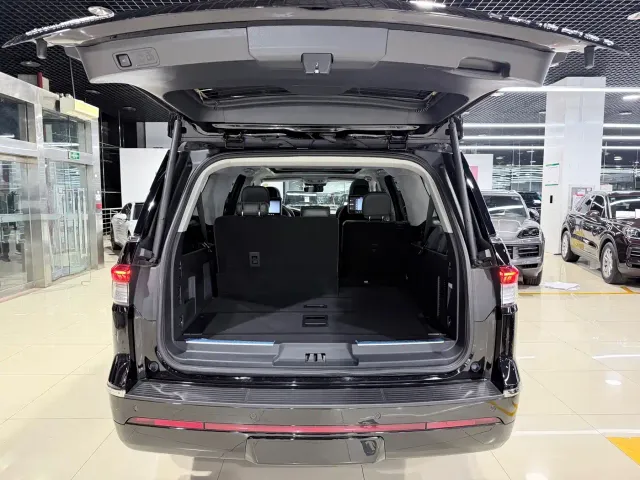 Lincoln Navigator — Фото автомобиля 13