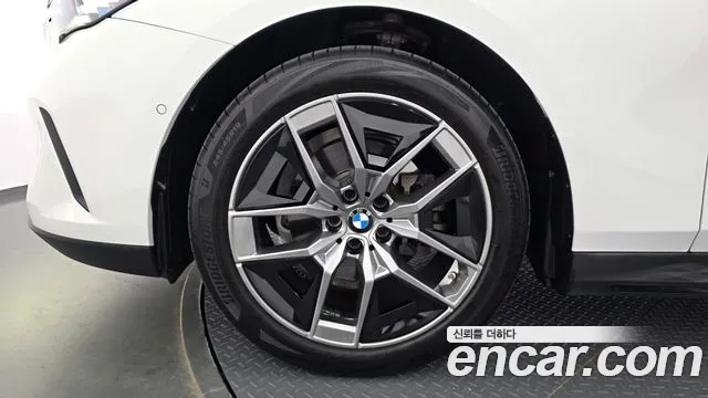 BMW 5 Series G60 — Фото автомобиля 5
