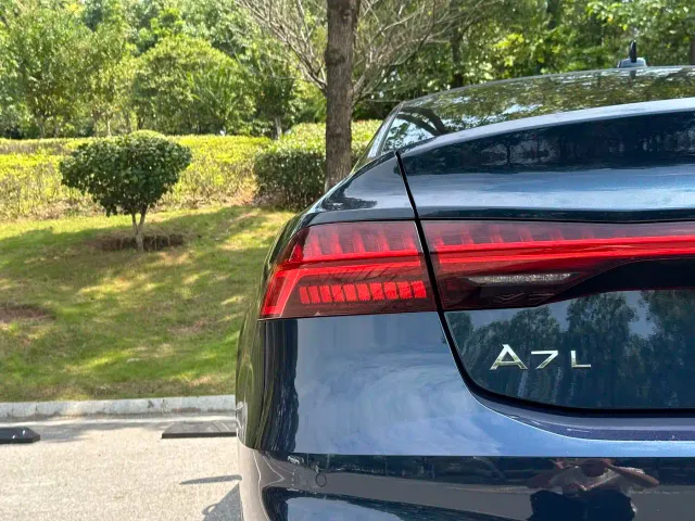 Audi A7L — Фото автомобиля 10