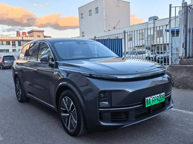 Li Auto L8 — Фото автомобиля 3