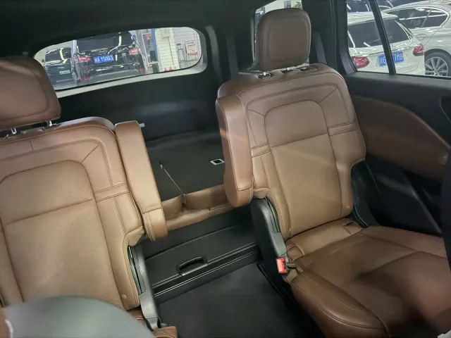 Lincoln Aviator — Фото автомобиля 14