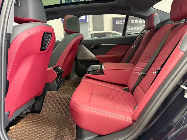BMW 5 Series — Фото автомобиля 6
