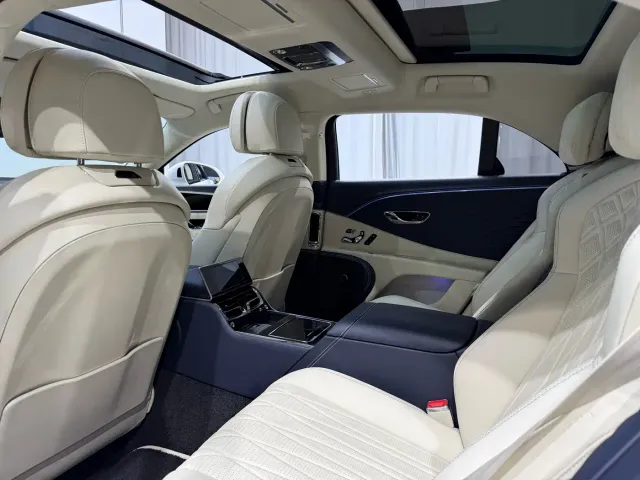 Bentley Flying Spur — Фото автомобиля 12