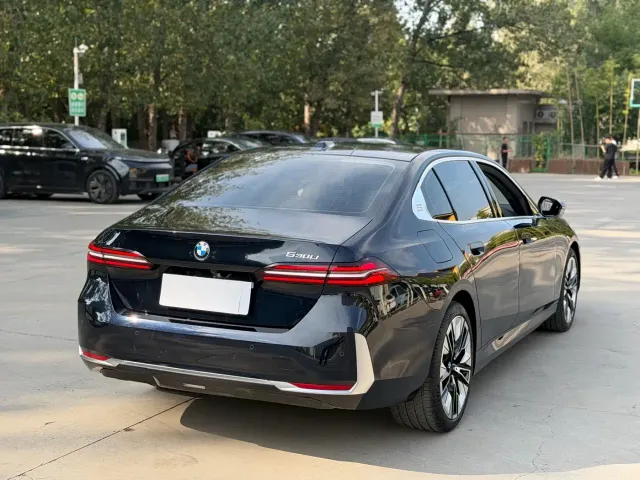 BMW 5 Series — Фото автомобиля 6