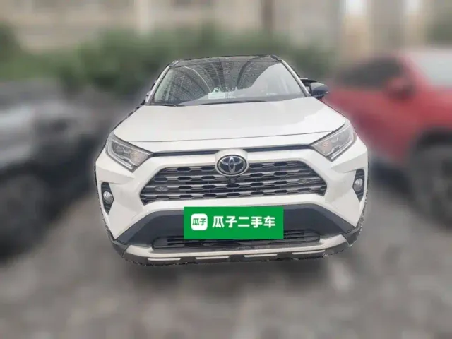 Toyota RAV4 — Фото автомобиля 2