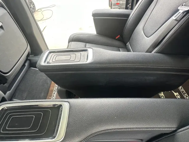 Mercedes-Benz V-Class — Фото автомобиля 17