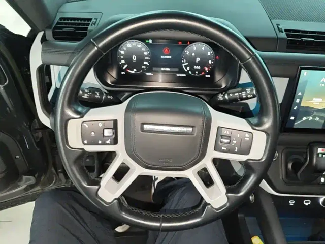Land Rover Defender — Фото автомобиля 10