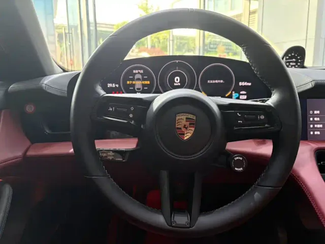 Porsche Taycan — Фото автомобиля 14