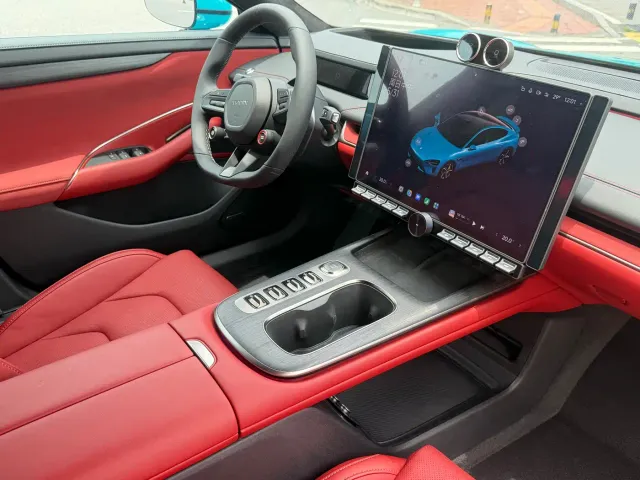 Xiaomi SU7 — Фото автомобиля 10