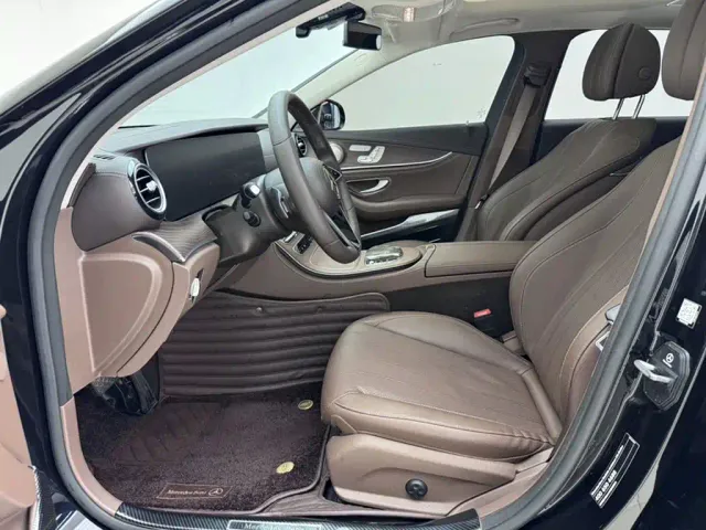 Mercedes-Benz E-Class — Фото автомобиля 20