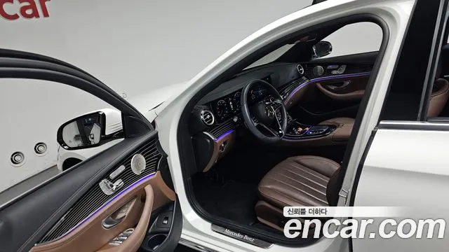 Mercedes-Benz E-Class — Фото автомобиля 7