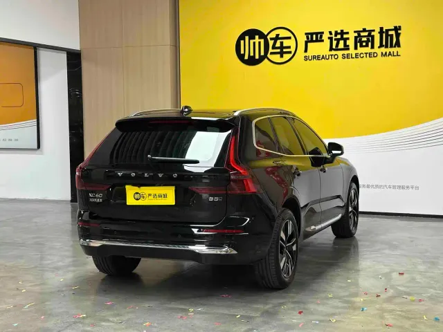 Volvo XC60 — Фото автомобиля 6