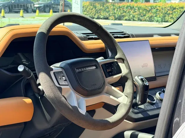 Land Rover Defender — Фото автомобиля 8