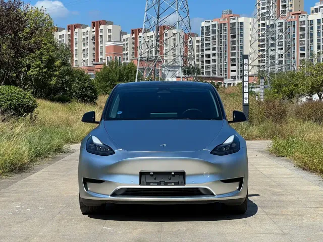 Tesla Model Y — Фото автомобиля 2