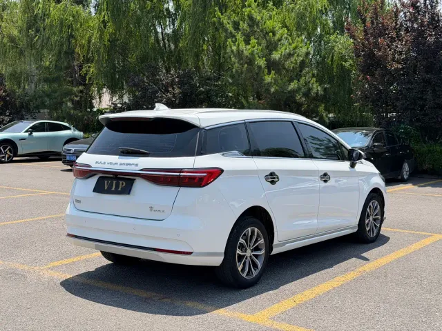 BYD Song MAX — Фото автомобиля 6