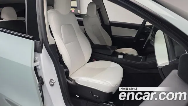 Tesla Model Y — Фото автомобиля 16
