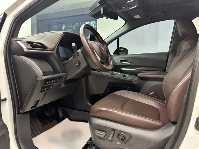 Toyota Sienna — Фото автомобиля 7