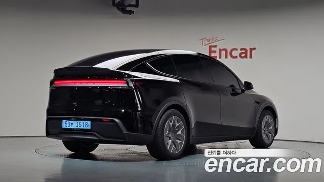 Tesla Model Y — Фото автомобиля 2