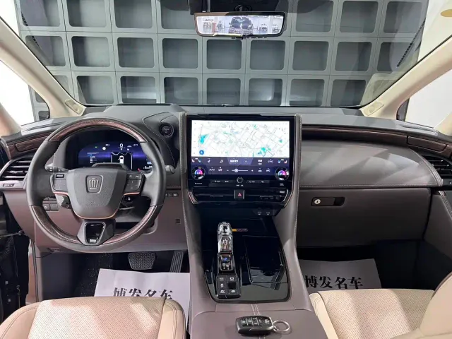 Toyota Vellfire — Фото автомобиля 26