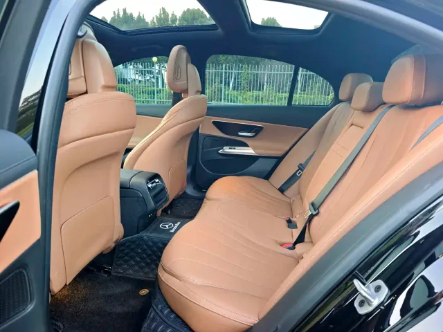 Mercedes-Benz E-Class — Фото автомобиля 15