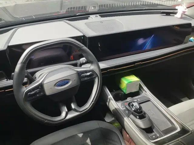 Ford Edge — Фото автомобиля 12