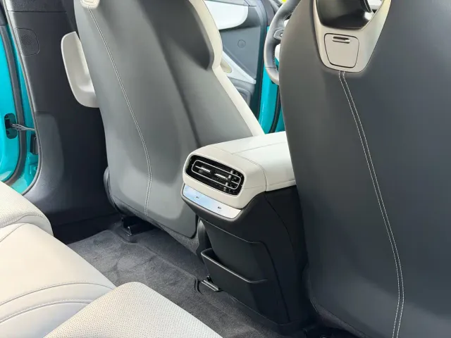 Xiaomi SU7 — Фото автомобиля 13