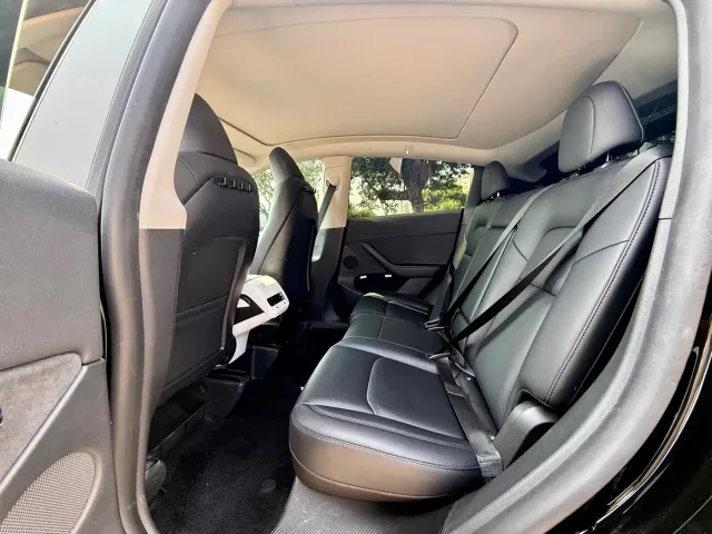 Tesla Model Y — Фото автомобиля 8