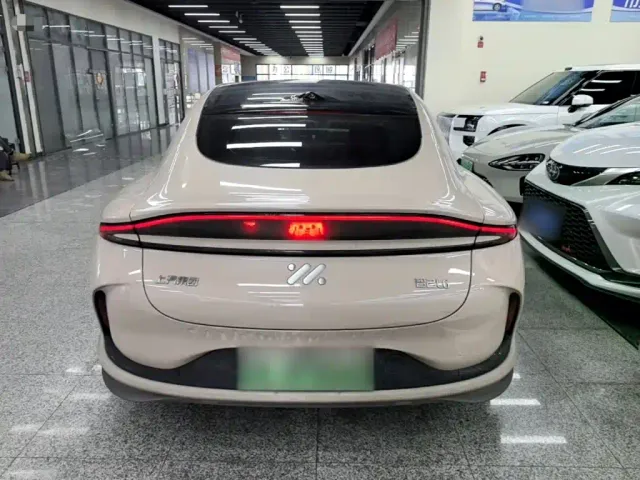 IM Motors L6 — Фото автомобиля 5
