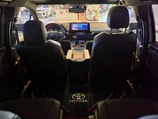 Toyota Sienna — Фото автомобиля 16
