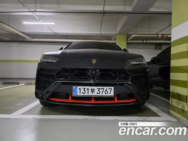 Фотография автомобиля — Lamborghini Urus
