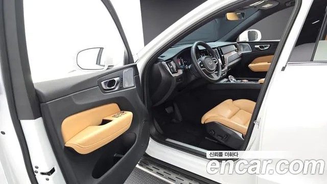 Вольво XC60 — Фото автомобиля 10