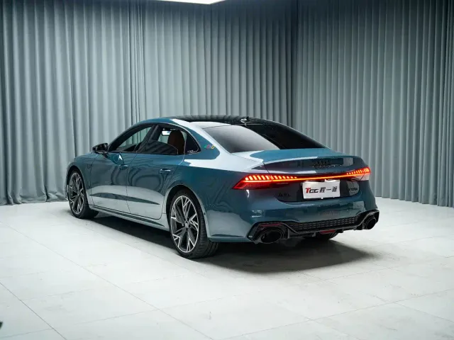 Audi A7L — Фото автомобиля 10
