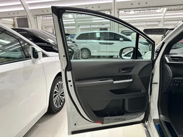 Toyota Granvia — Фото автомобиля 16