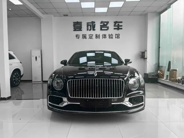 Bentley Flying Spur — Фото автомобиля 2