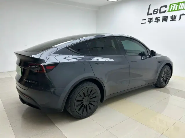Tesla Model Y — Фото автомобиля 13