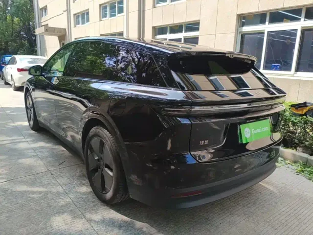 Li Auto i6 — Фото автомобиля 4