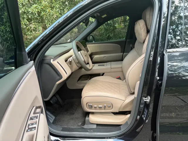 Li Auto L8 — Фото автомобиля 4