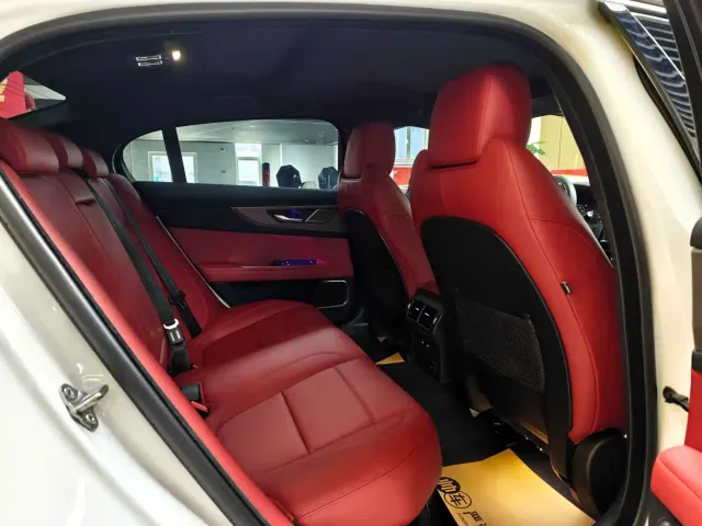 Jaguar XEL — Фото автомобиля 9