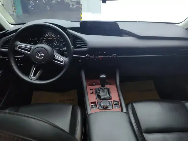 Mazda Axela — Фото автомобиля 12