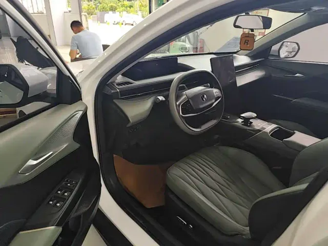Changan Lamore — Фото автомобиля 11
