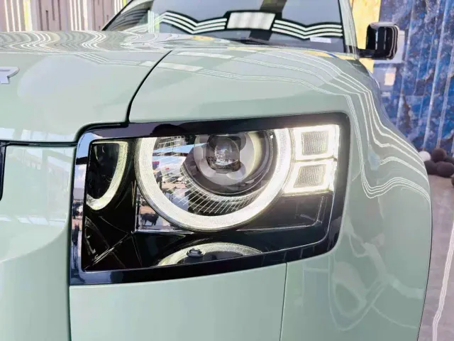 Land Rover Defender — Фото автомобиля 4