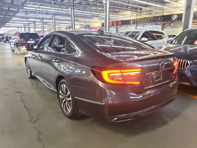 Honda Accord — Фото автомобиля 4