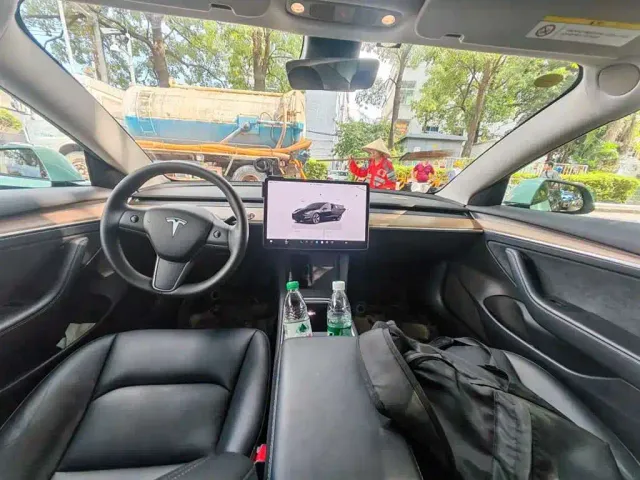 Tesla Model 3 — Фото автомобиля 5